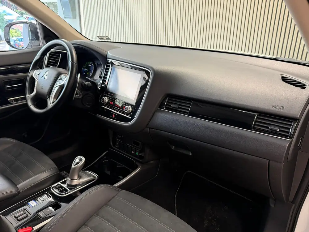 Mitsubishi Outlander 2.4 PHEV AUT. PLUG-IN CAMERA NAVIGATIE uit 2020, foto 8