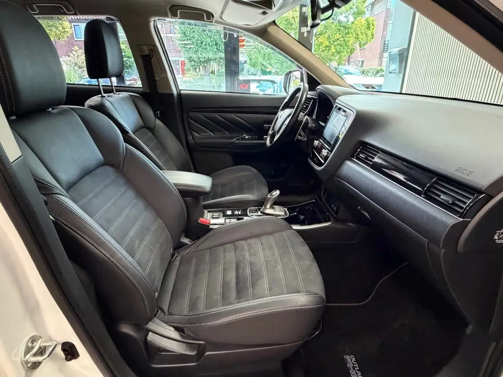 Mitsubishi Outlander 2.4 PHEV AUT. PLUG-IN CAMERA NAVIGATIE uit 2020, foto 9