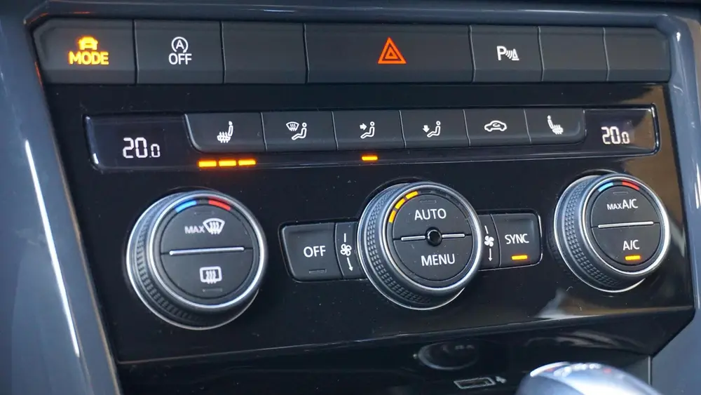 Volkswagen T-Roc 1.5 TSI 150PK DSG 2x R-Line Virtual Cockpit uit 2019, foto 17