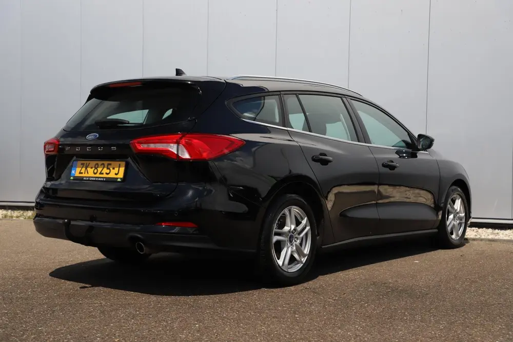 Ford Focus Wagon 1.0 EcoBoost Trend Edition Business Trekhaa uit 2019, foto 4