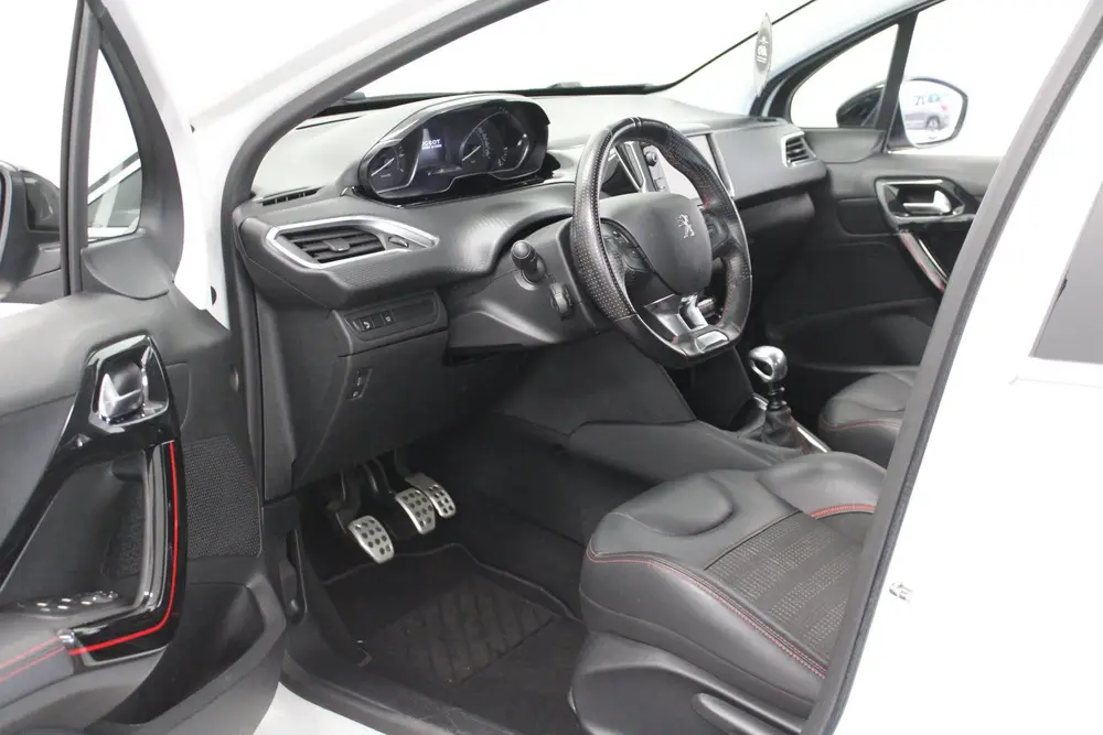 Peugeot 208 1.2 PureTech GT-Line (bj 2019) uit 2019, foto 10