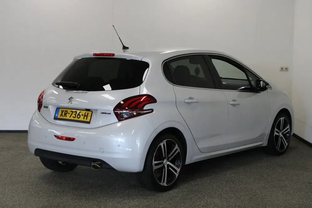 Peugeot 208 1.2 PureTech GT-Line (bj 2019) uit 2019, foto 2