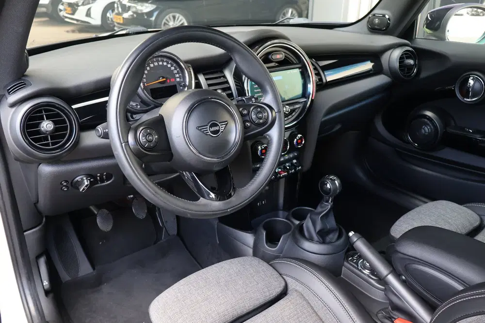Mini Hatchback Cooper Chili uit 2020, foto 12