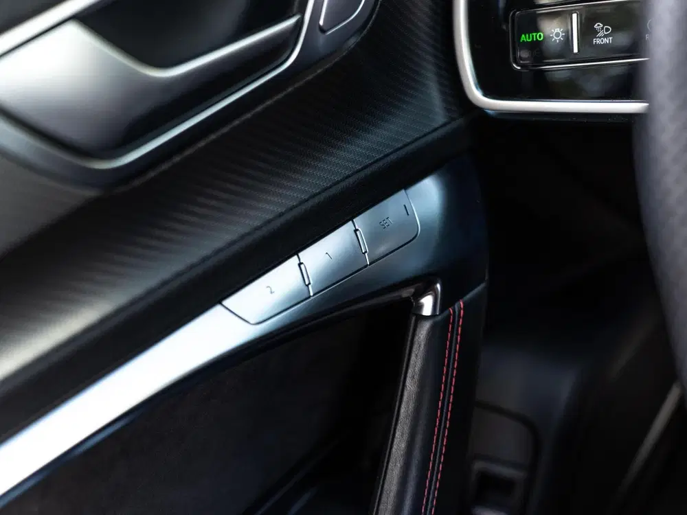 Audi RS6 4.0 TFSI Quattro uit 2022, foto 14