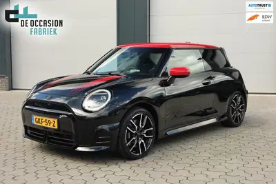 Mini John Cooper Works Cooper SE John Cooper Works M 54.2 kWh pan uit 2024