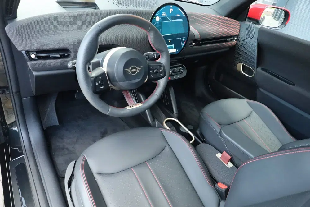 Mini John Cooper Works Cooper SE John Cooper Works M 54.2 kWh pan uit 2024, foto 3