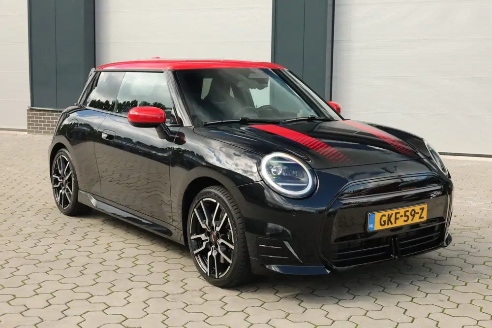 Mini John Cooper Works Cooper SE John Cooper Works M 54.2 kWh pan uit 2024, foto 4