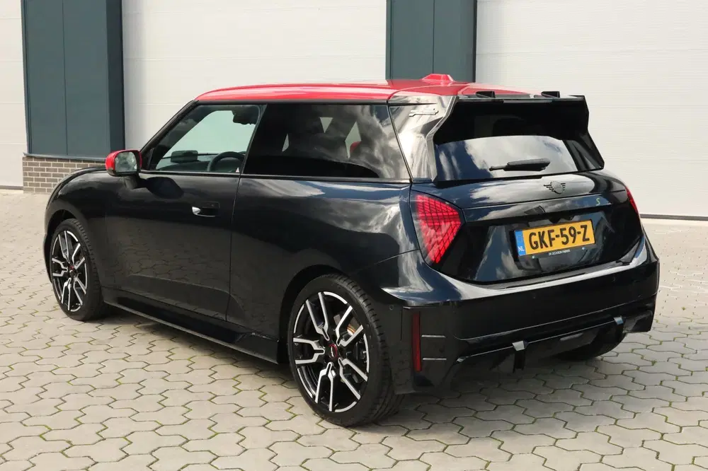 Mini John Cooper Works Cooper SE John Cooper Works M 54.2 kWh pan uit 2024, foto 5