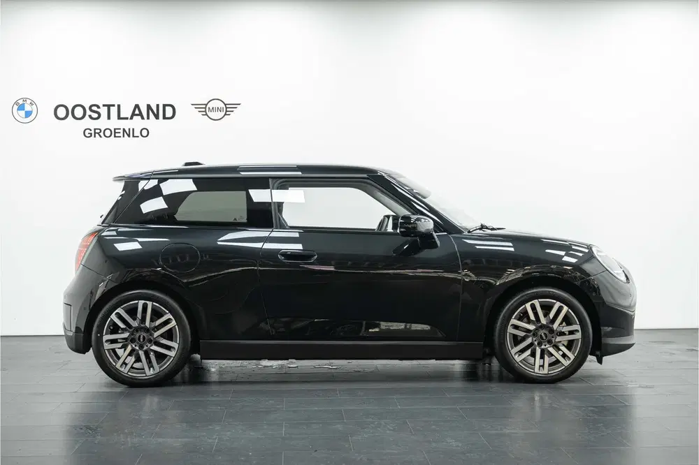 Mini Hatchback Cooper E uit 2024, foto 2