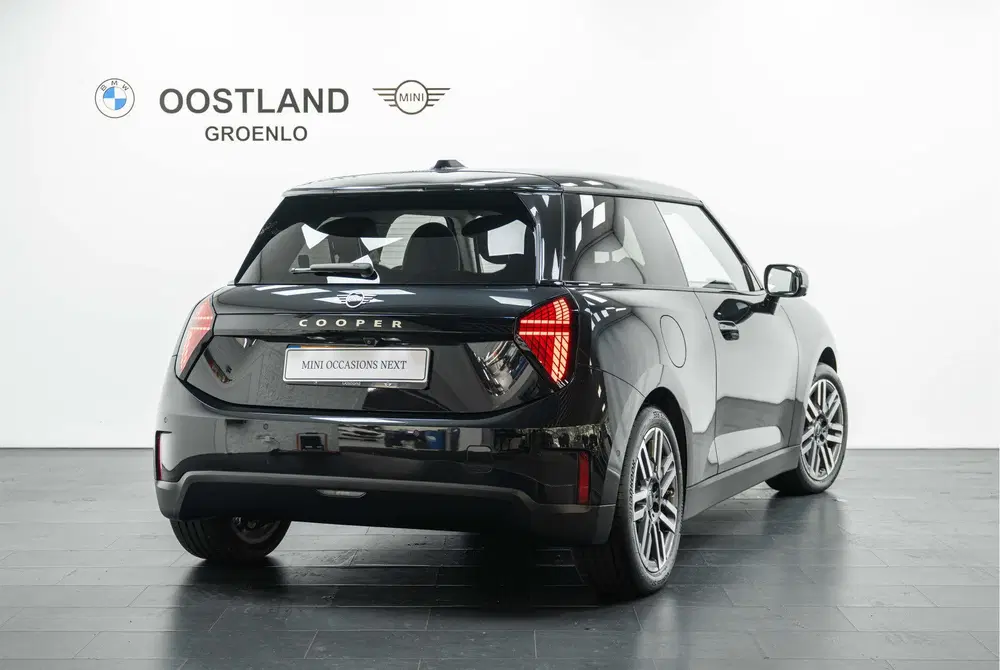 Mini Hatchback Cooper E uit 2024, foto 3