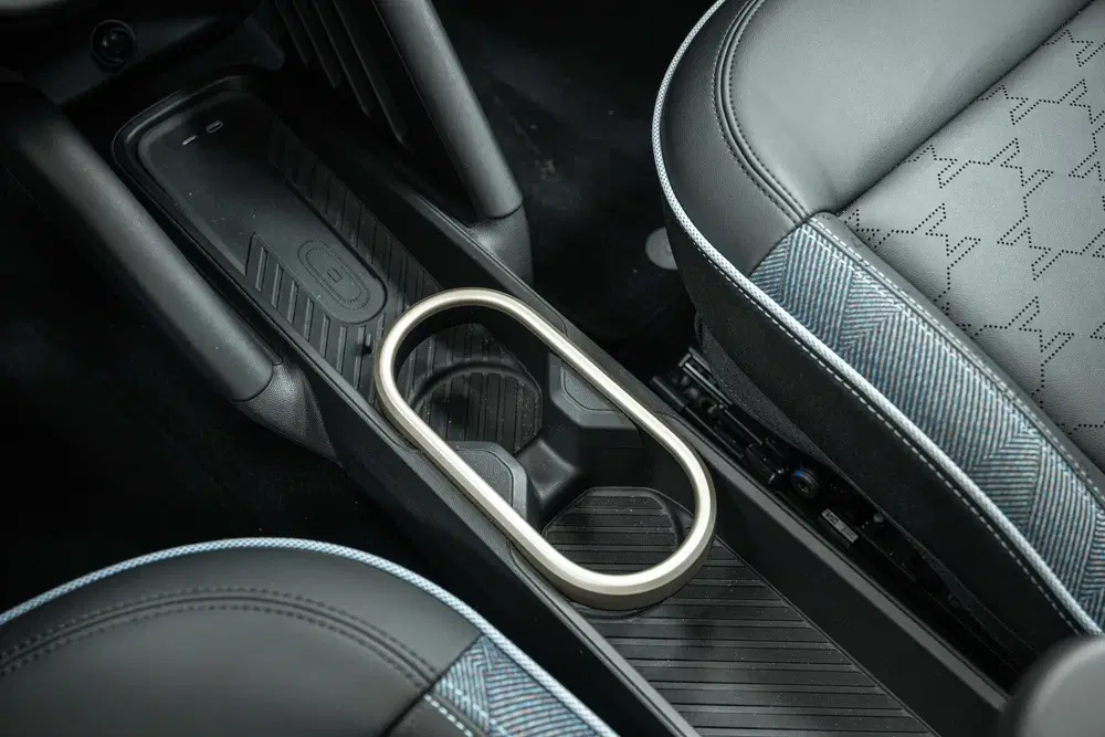 Mini Hatchback Cooper E uit 2024, foto 6