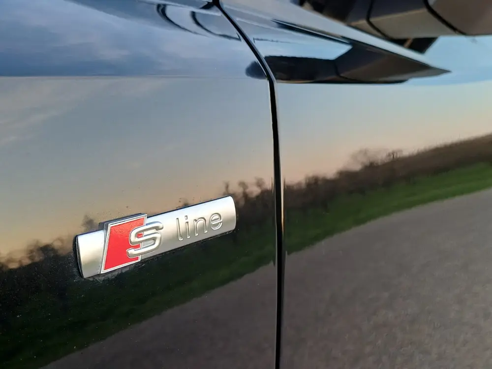 Audi Q3 35 TFSI S edition uit 2021, foto 12