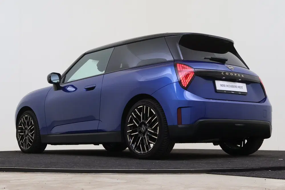 Mini Hatchback Cooper E uit 2024, foto 11
