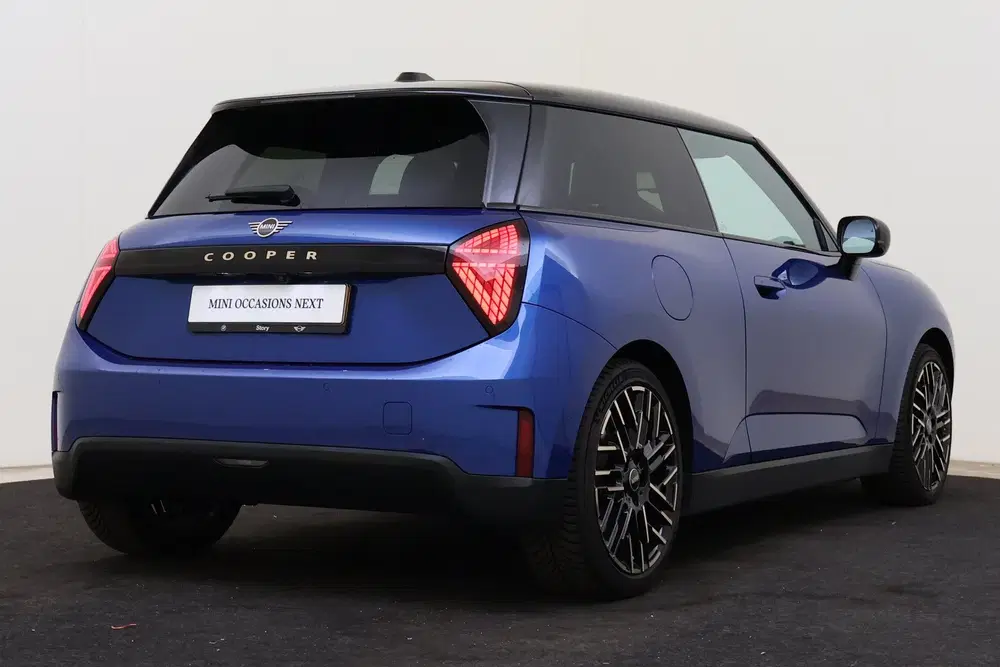 Mini Hatchback Cooper E uit 2024, foto 2
