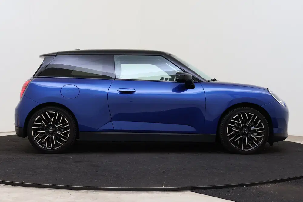 Mini Hatchback Cooper E uit 2024, foto 7
