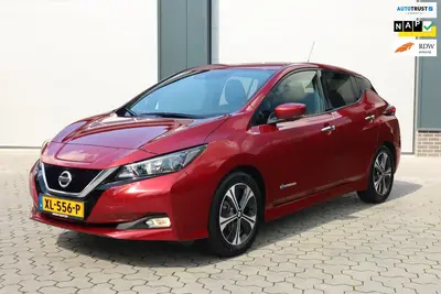 Nissan Leaf N-Connecta 40 kWh Trekhaak Navi 360 Stuurverwarm uit 2019