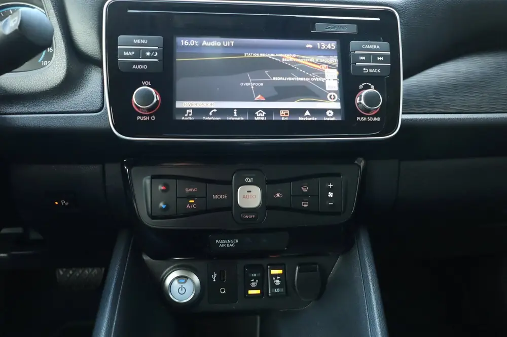 Nissan Leaf N-Connecta 40 kWh Trekhaak Navi 360 Stuurverwarm uit 2019, foto 10