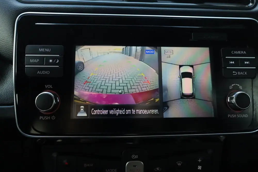 Nissan Leaf N-Connecta 40 kWh Trekhaak Navi 360 Stuurverwarm uit 2019, foto 12