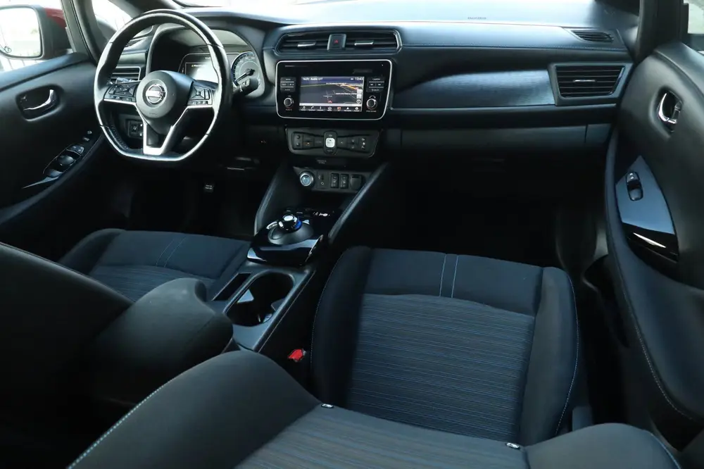 Nissan Leaf N-Connecta 40 kWh Trekhaak Navi 360 Stuurverwarm uit 2019, foto 15