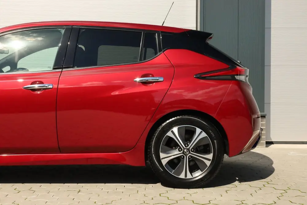 Nissan Leaf N-Connecta 40 kWh Trekhaak Navi 360 Stuurverwarm uit 2019, foto 19