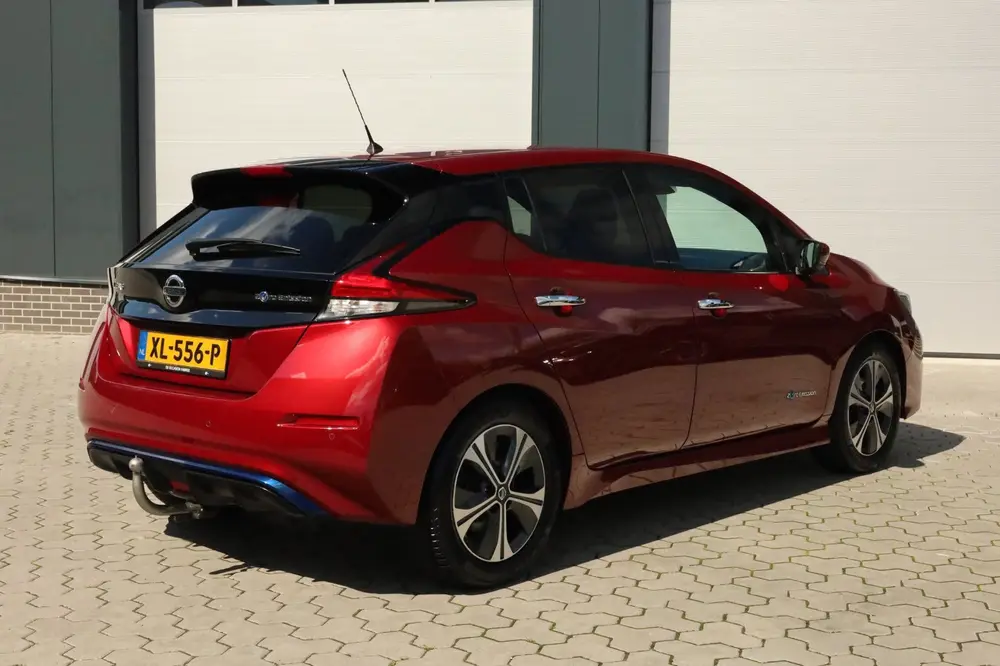 Nissan Leaf N-Connecta 40 kWh Trekhaak Navi 360 Stuurverwarm uit 2019, foto 2