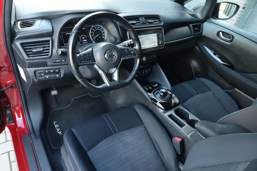Nissan Leaf N-Connecta 40 kWh Trekhaak Navi 360 Stuurverwarm uit 2019, foto 3