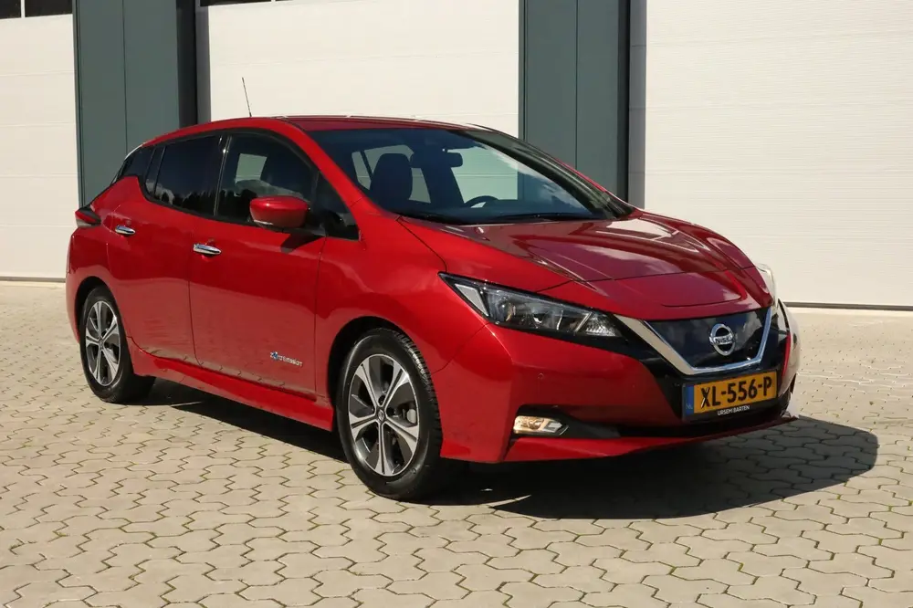 Nissan Leaf N-Connecta 40 kWh Trekhaak Navi 360 Stuurverwarm uit 2019, foto 4