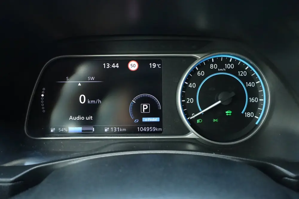 Nissan Leaf N-Connecta 40 kWh Trekhaak Navi 360 Stuurverwarm uit 2019, foto 9