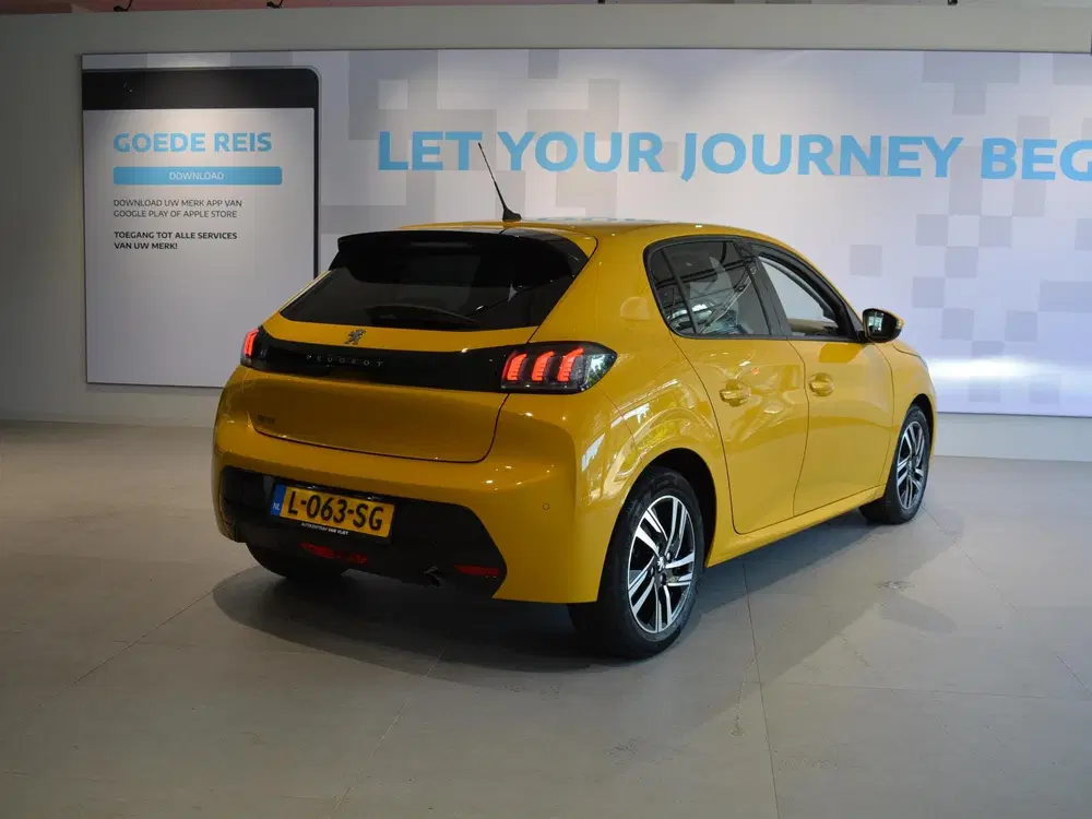 Peugeot 208 1.2 PureTech Allure Pack uit 2021, foto 2