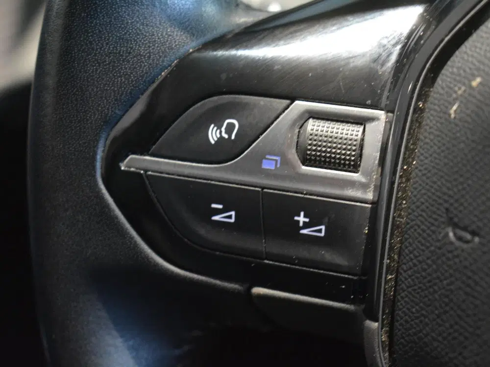 Peugeot 208 1.2 PureTech Allure Pack uit 2021, foto 9