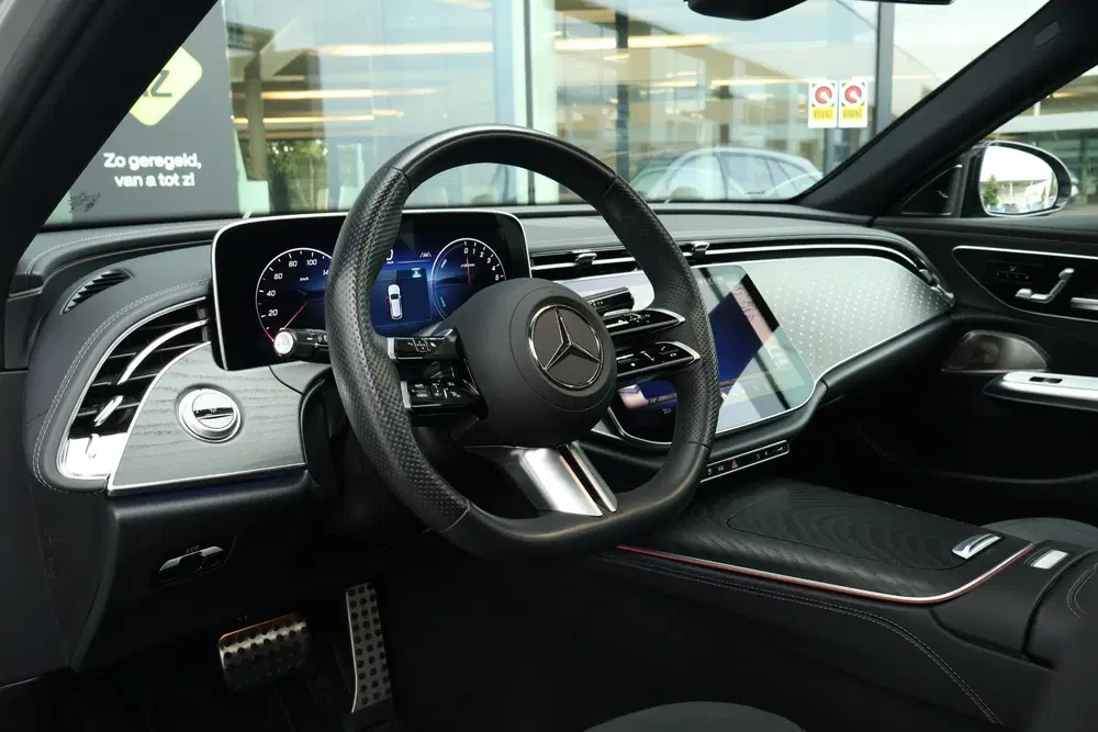 Mercedes-Benz E-Klasse 300 e Exclusive Line uit 2024, foto 18