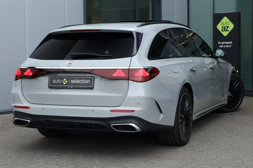 Mercedes-Benz E-Klasse 300 e Exclusive Line uit 2024, foto 2