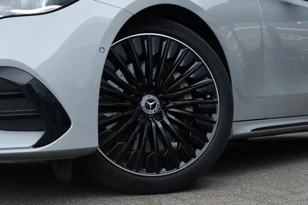 Mercedes-Benz E-Klasse 300 e Exclusive Line uit 2024, foto 4