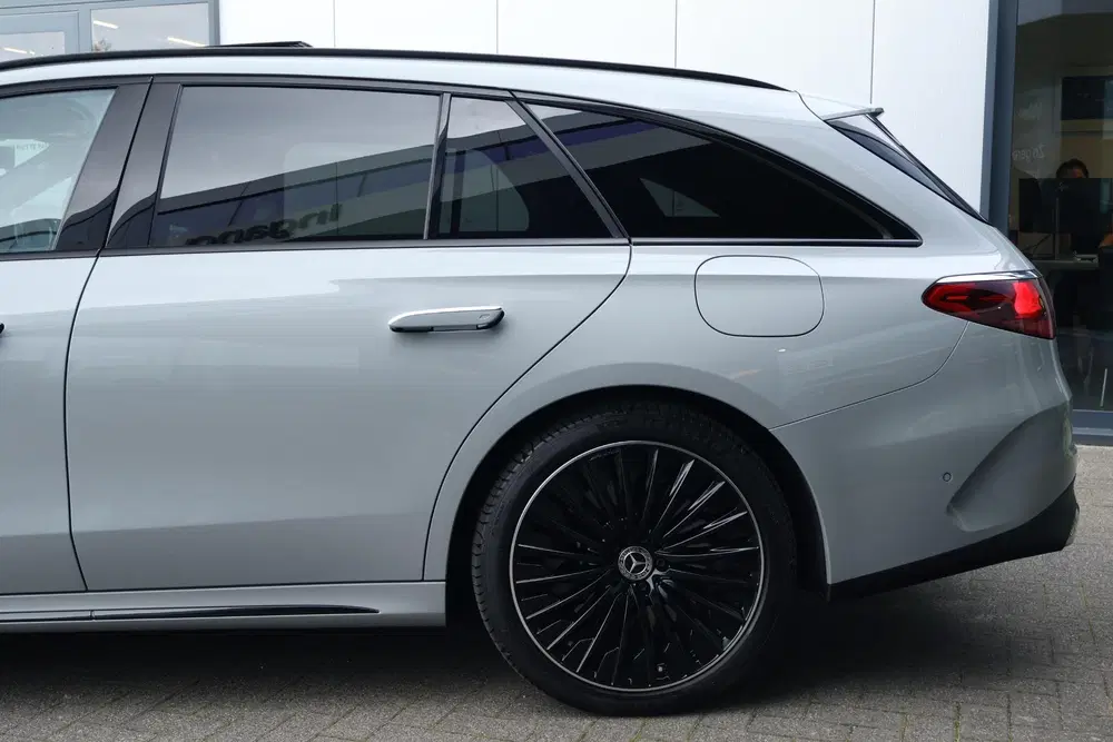 Mercedes-Benz E-Klasse 300 e Exclusive Line uit 2024, foto 5