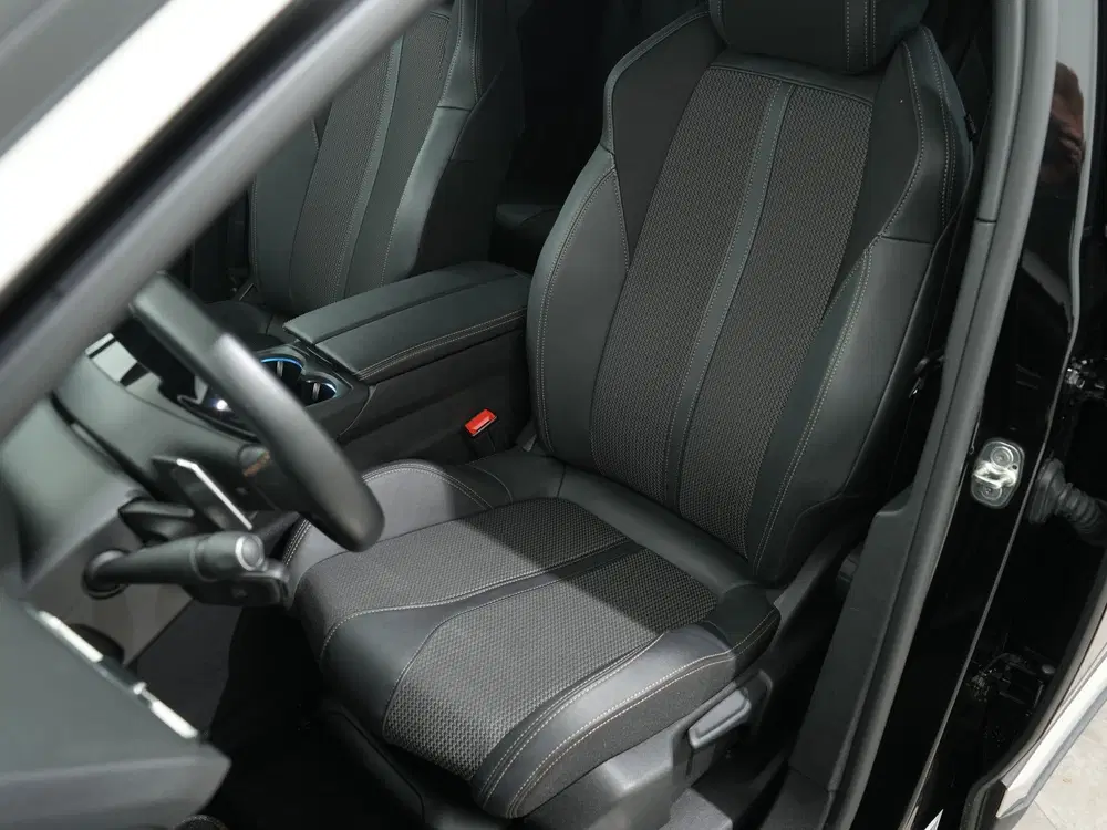 Peugeot 5008 1.2T 130PK GT EAT8 7-PERS uit 2024, foto 4