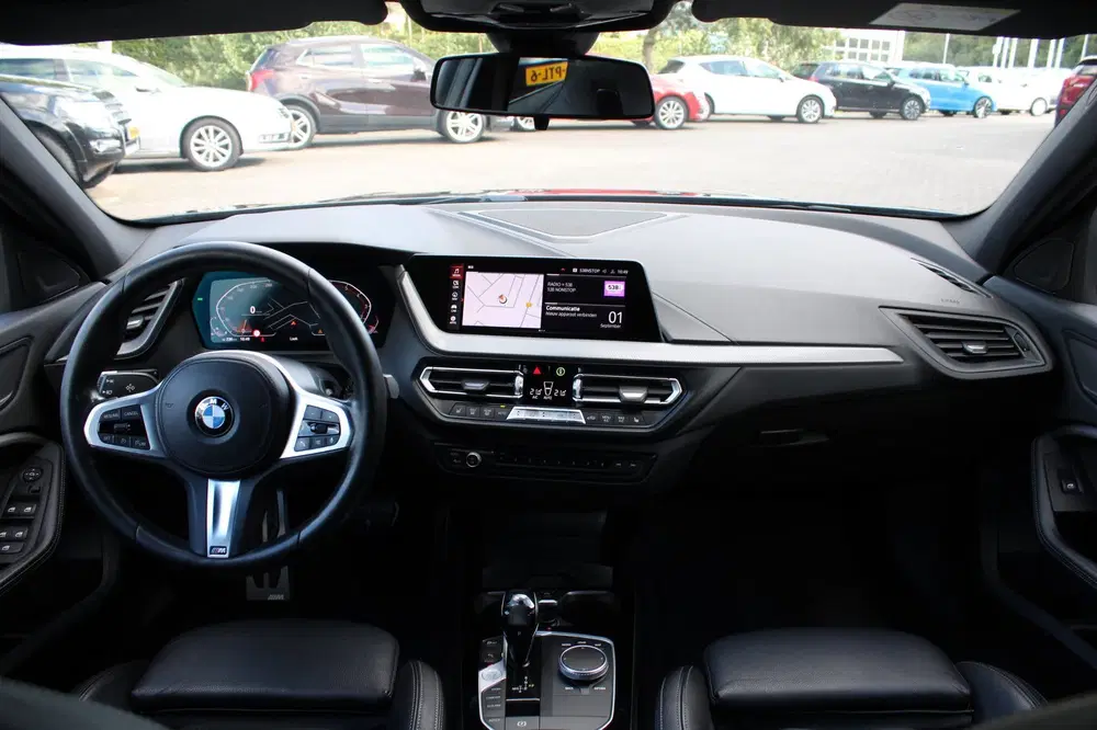 BMW 1-serie 118i High Executive Edition M-Sport Cruise uit 2020, foto 9