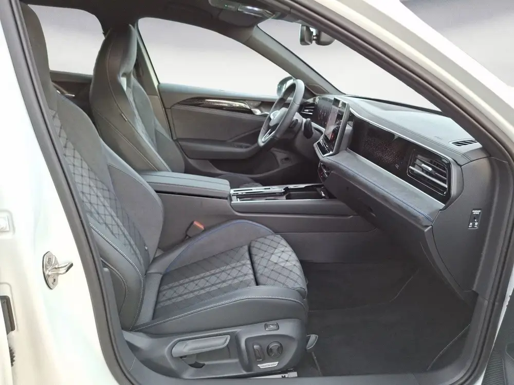 Volkswagen Passat Variant 2.0 TDI R-Line 150 PK Automaat ACC uit 2025, foto 8