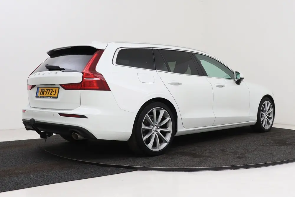 Volvo V60 2.0 T4 Momentum Pro | Trekhaak | Volledig Ond. | O uit 2019, foto 2