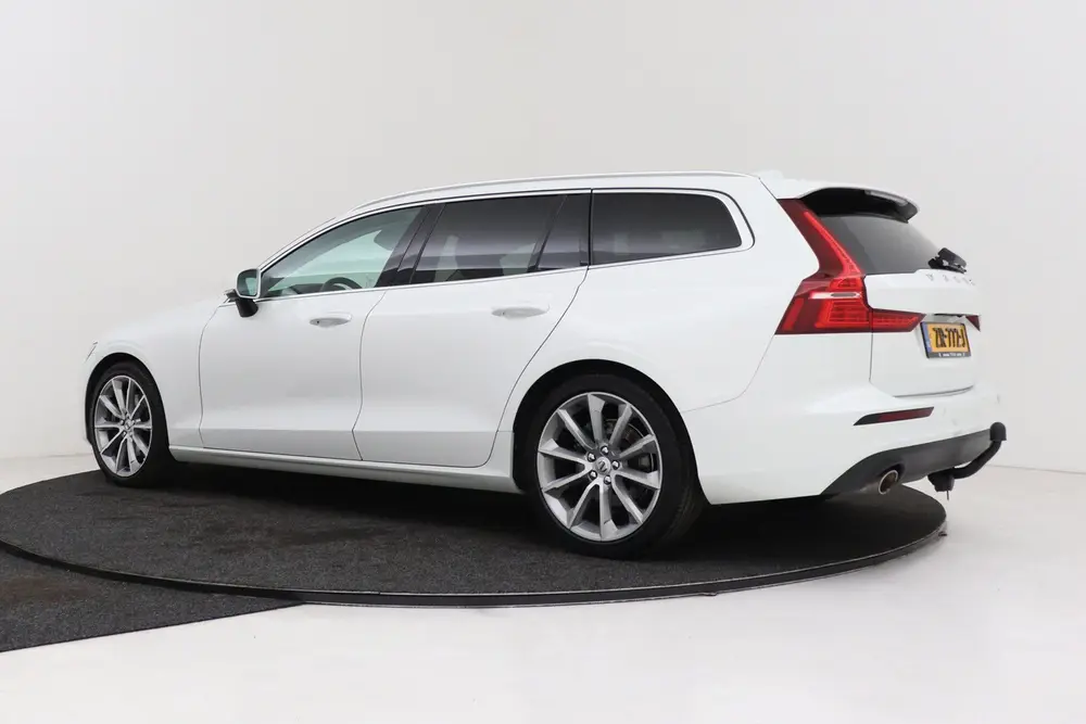 Volvo V60 2.0 T4 Momentum Pro | Trekhaak | Volledig Ond. | O uit 2019, foto 6