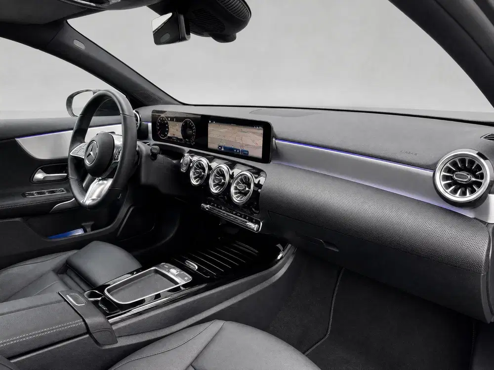 Mercedes-Benz A-Klasse 250 e Luxury Line uit 2024, foto 10