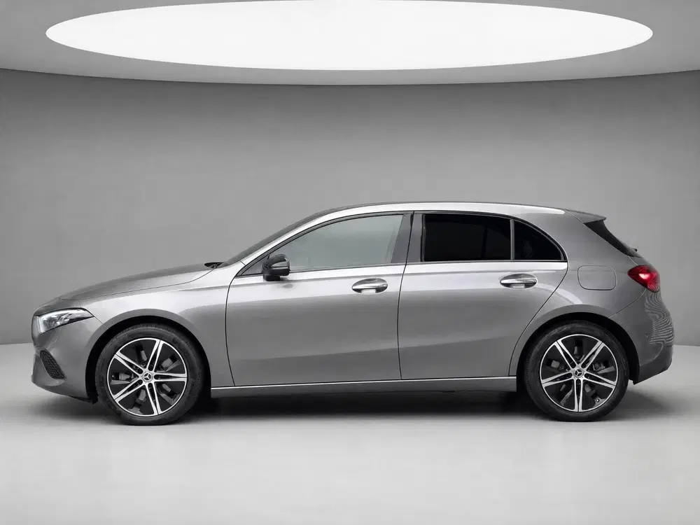 Mercedes-Benz A-Klasse 250 e Luxury Line uit 2024, foto 3