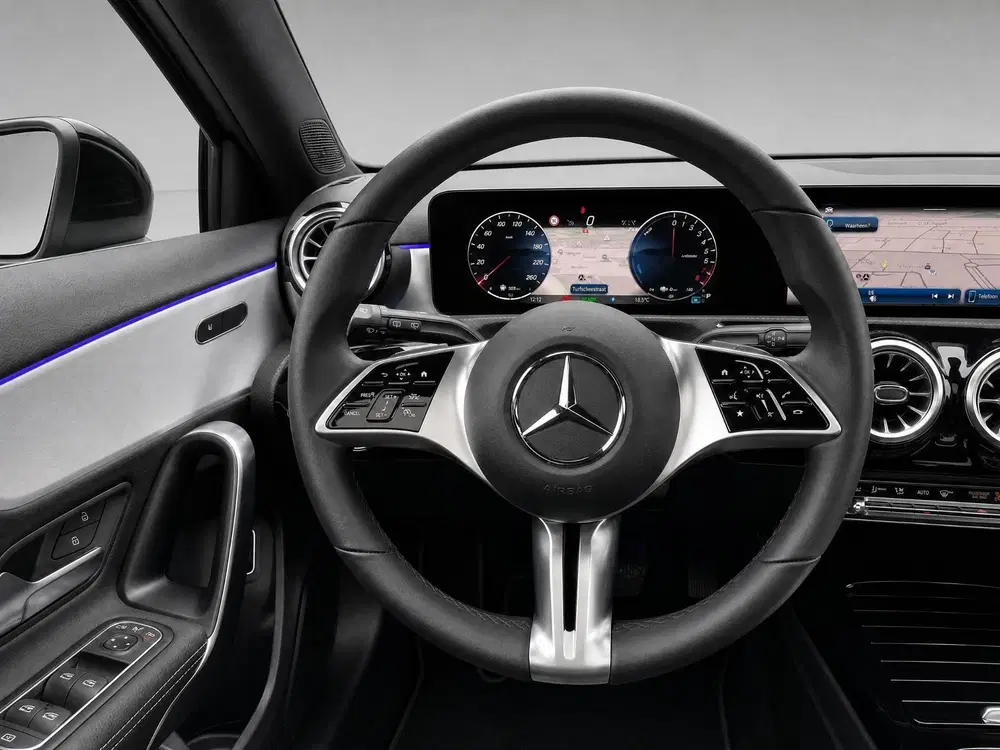 Mercedes-Benz A-Klasse 250 e Luxury Line uit 2024, foto 7