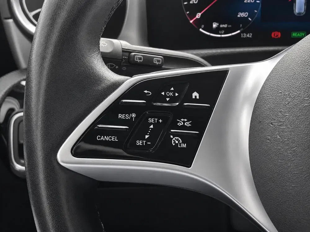 Mercedes-Benz A-Klasse 250 e Luxury Line uit 2024, foto 8
