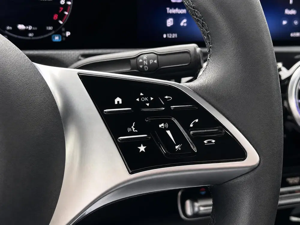 Mercedes-Benz A-Klasse 250 e Luxury Line uit 2024, foto 9