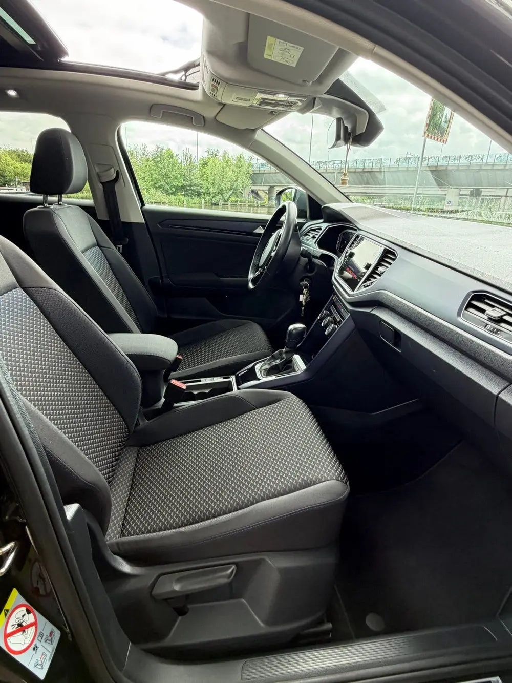 Volkswagen T-Roc 1.5 TSI 150pk 7-DSG 2021 Zwart uit 2021, foto 14