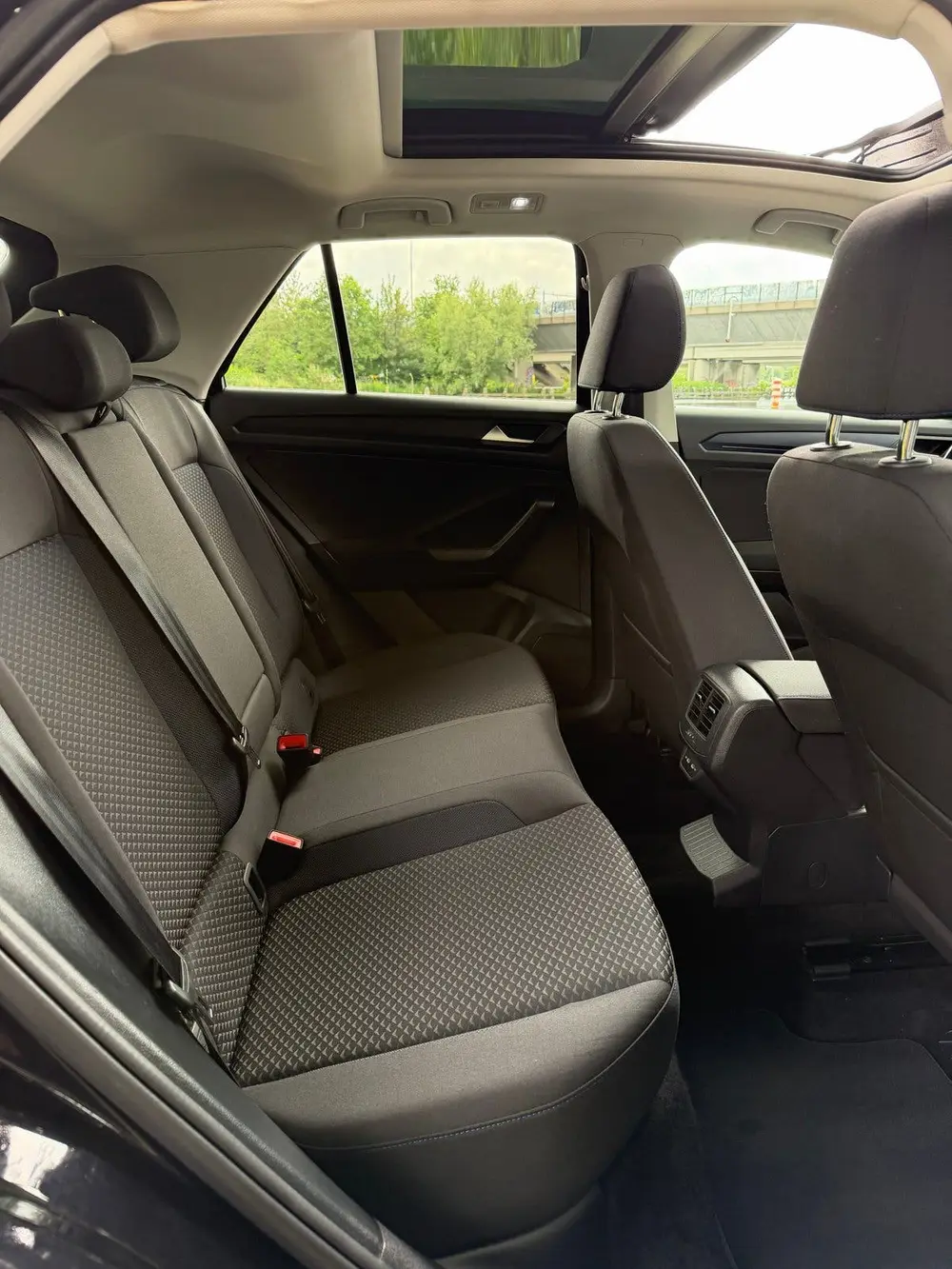 Volkswagen T-Roc 1.5 TSI 150pk 7-DSG 2021 Zwart uit 2021, foto 7