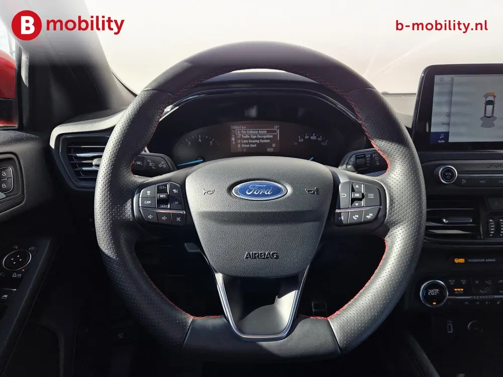 Ford Focus Wagon 1.0 EcoBoost ST Line Business Trekhaak Pano uit 2019, foto 18