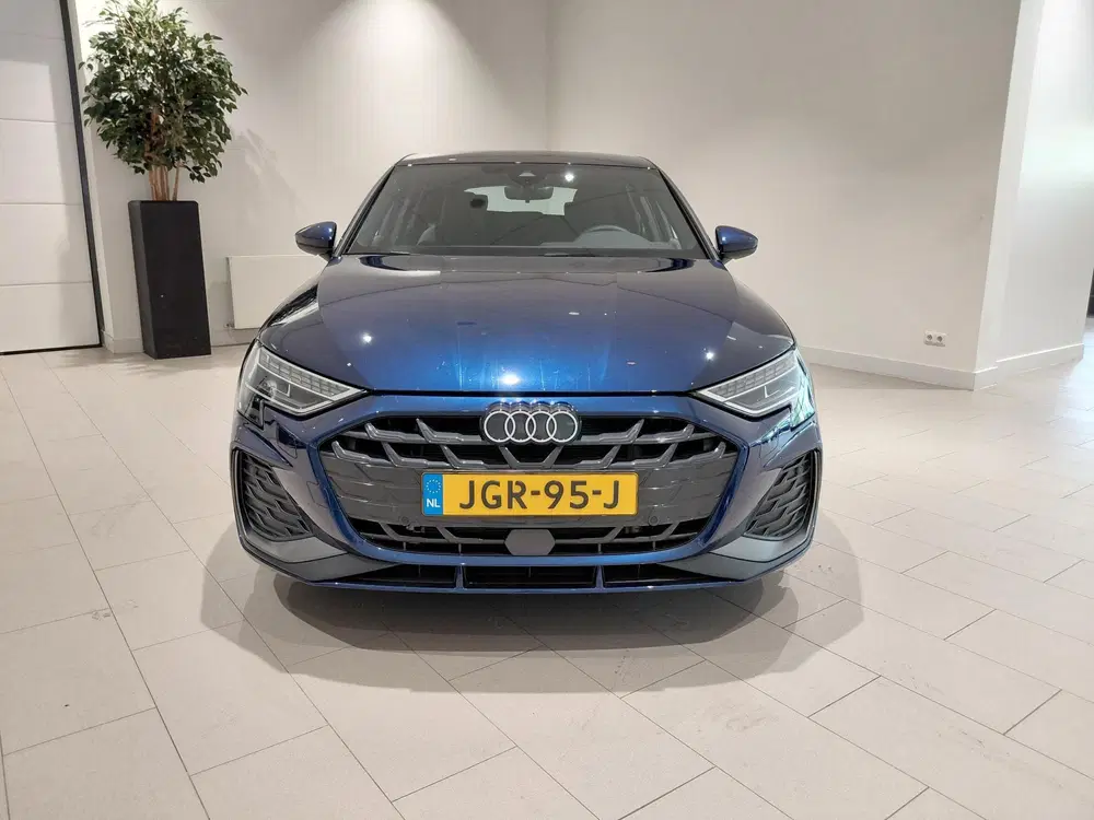 Audi A3 40 TFSI e S edition 204 PK Airco uit 2025, foto 2