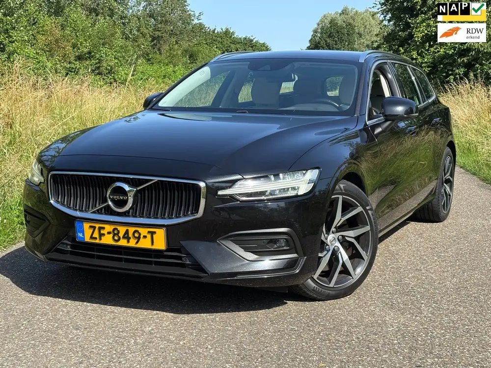 Volvo V60 2.0 T5 Momentum/Camera/Trekhaak/Pdc uit 2019