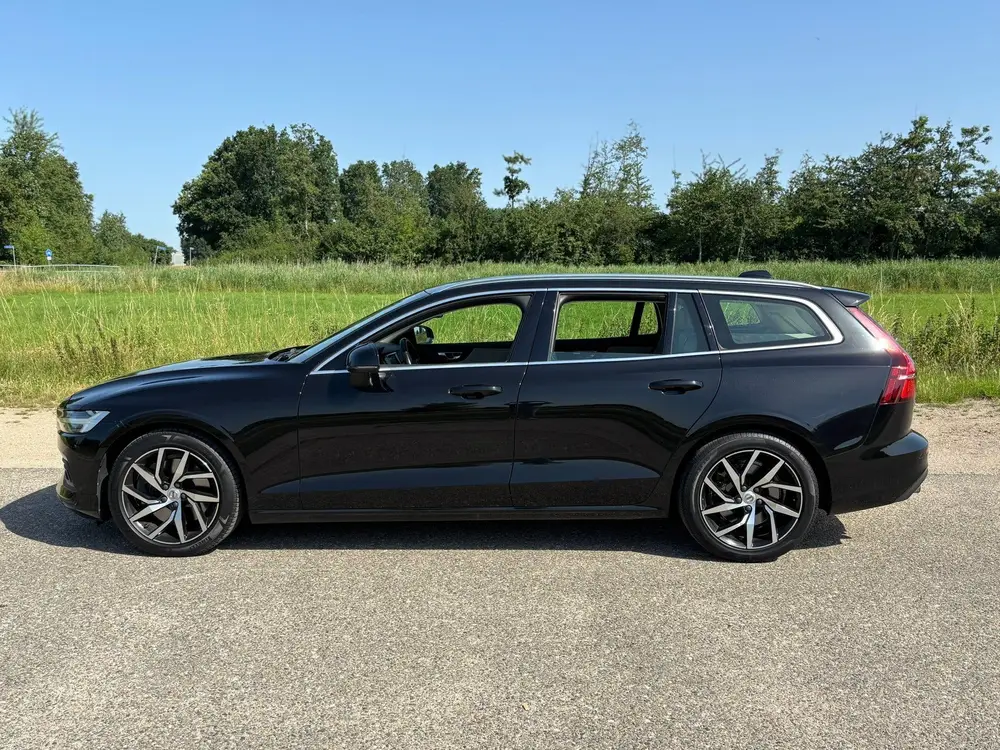 Volvo V60 2.0 T5 Momentum/Camera/Trekhaak/Pdc uit 2019, foto 3